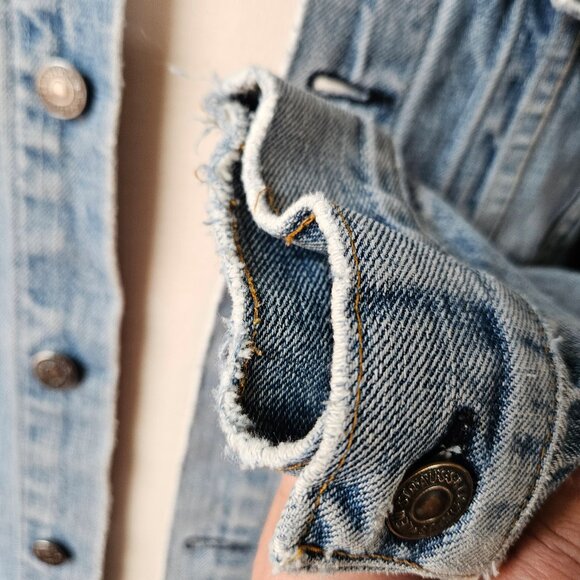 Vintage 70s Levi's 2 Pocket Type III Trucker Jacket Distressed Denim Small Aged - Picture 9 of 16